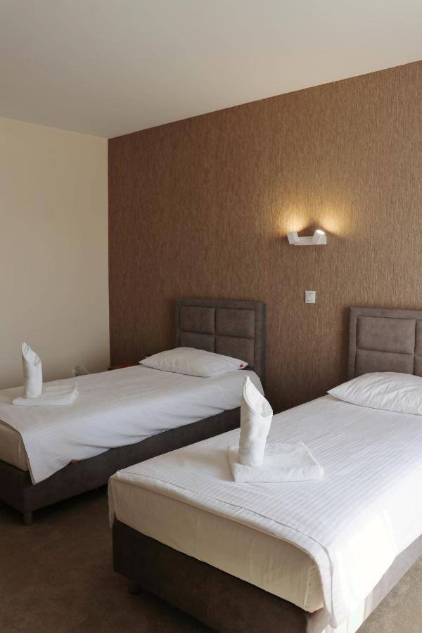 M&W Hotel Wronowski Łomża Esterno foto